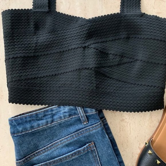 Scalloped Mod Crop Top - Picture 4 of 10